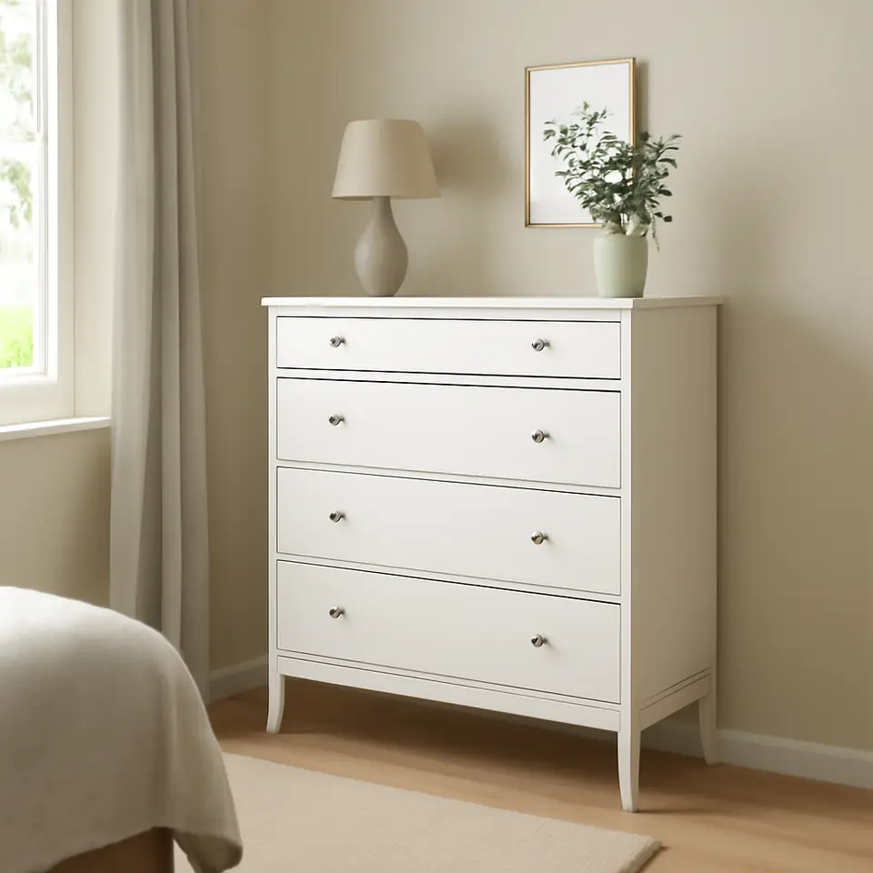 Møbelmontering IDANÄS Kommode 4 skuffer, hvid, 104×118 cm | Samling af Møbler i Rødovre & Kbh