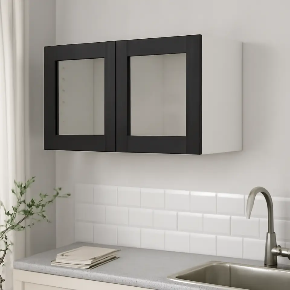 Møbelmontering METOD Vægskab med 2 vitrinelåger, hvid/Lerhyttan sort bejdse, 80×40 cm | Professionel Møbelmontør