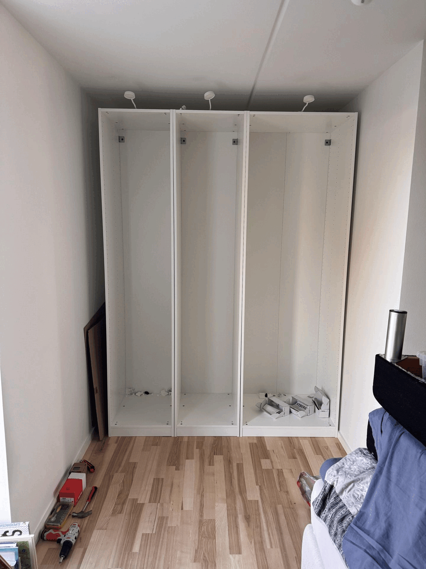 Komplet montering af IKEA PAX garderobeskabe med LED lys og spejldør – Rentemestervej 2400, København NV